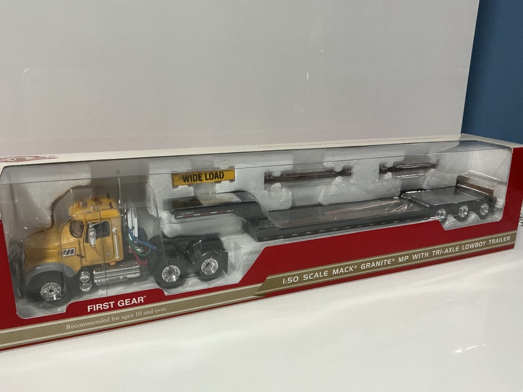 1:50 FIRST GEAR MACK GRANITE WITH LOWBOY YELLOW - Photo 3
