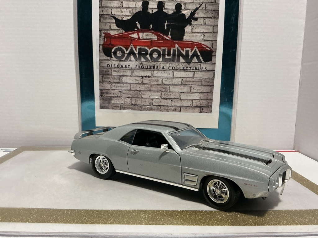 1/18: ROAD SIGNATURE 1969 PONTIAC FIREBIRD TRANS AM SILVER WITH BLACK STRIPE image