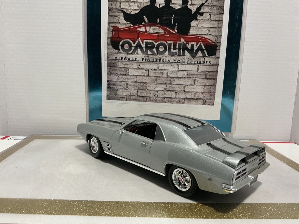 1/18: ROAD SIGNATURE 1969 PONTIAC FIREBIRD TRANS AM SILVER WITH BLACK STRIPE image