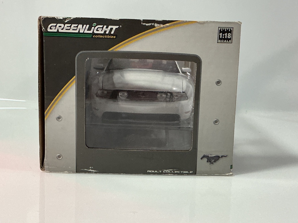 1/18 GREENLIGHT  2010 Ford Mustang GT BOX DAMAGED - Photo 4