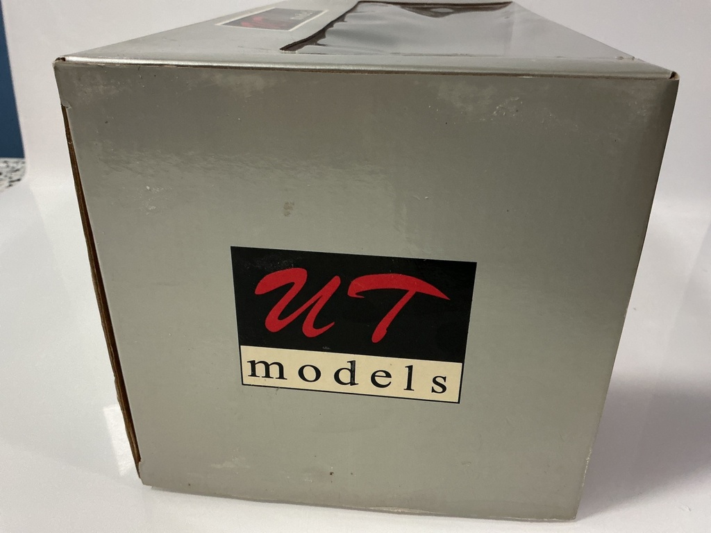 1/18 UT MODEL 99 DAYTONA CORVETTE PACE CAR. - Photo 2