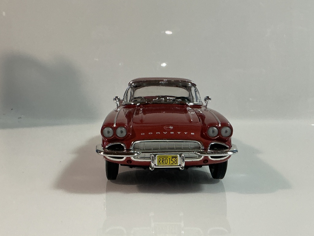 ERTL 1962 CORVETTE BURGUNDY ON BLACK - Photo 2