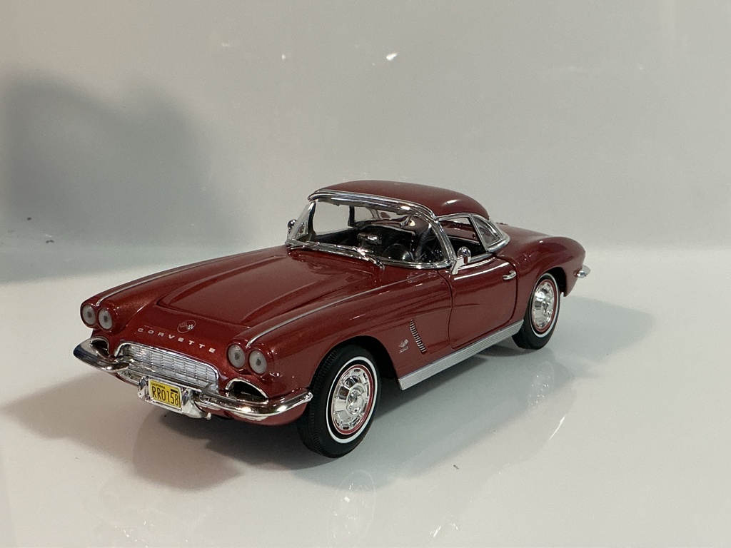 ERTL 1962 CORVETTE BURGUNDY ON BLACK - Photo 3