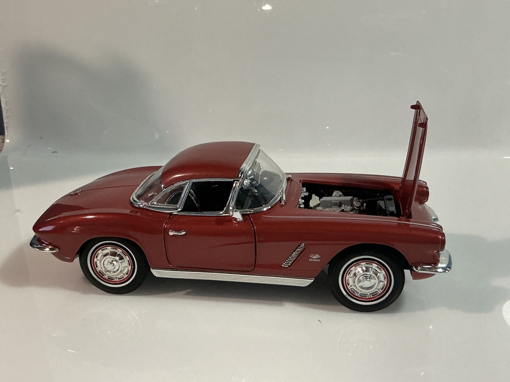 ERTL 1962 CORVETTE BURGUNDY ON BLACK - Photo 4
