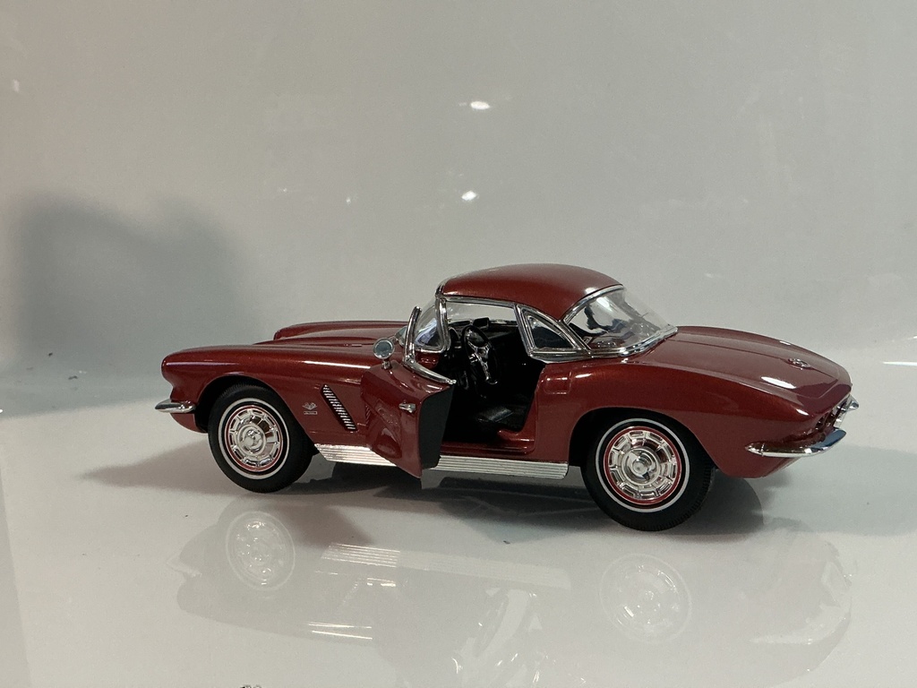 ERTL 1962 CORVETTE BURGUNDY ON BLACK - Photo 6
