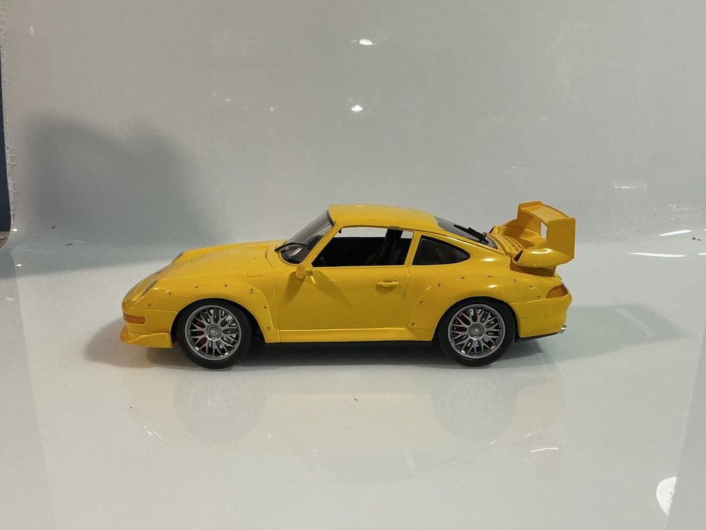 1/18 ANSON PORSCHE 911 GT2 YELLOW ON BLACK - Photo 6