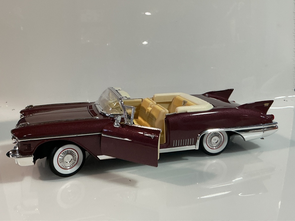 1/18 MOTORMAX 1958 CADILLAC ELDORADO PURPLE ON TAN - Photo 2