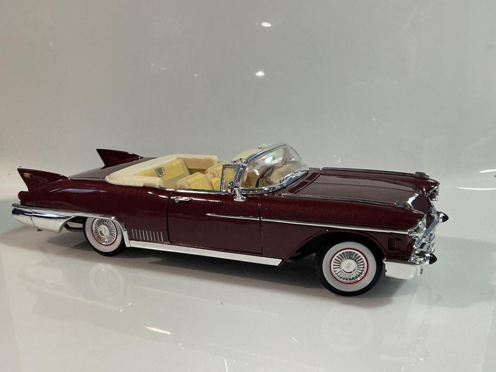 1/18 MOTORMAX 1958 CADILLAC ELDORADO PURPLE ON TAN - Photo 4