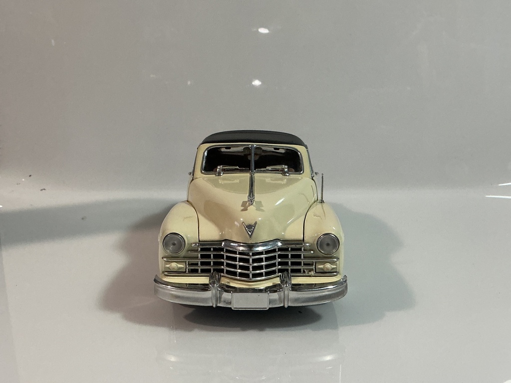 1/18 ANSON 1947 CADILLAC CREAM ON BLACK/BROWN  - Photo 7