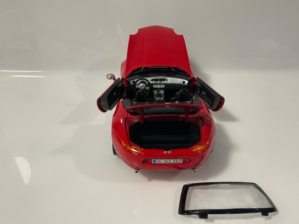 1/18 WELLY BMW Z8 RED ON BLACK “ JUNK CAR “ - Photo 4