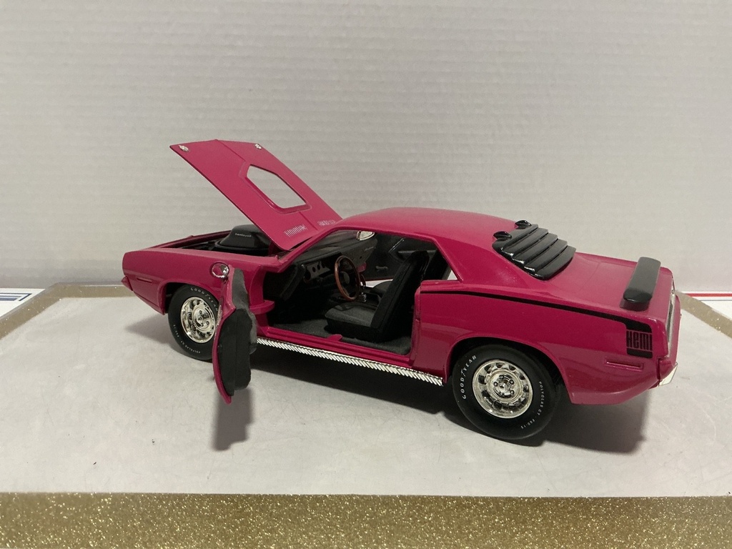 1/18: ERTL 1970 PLYMOUTH HEMI CUBA PINK ON BLACK image