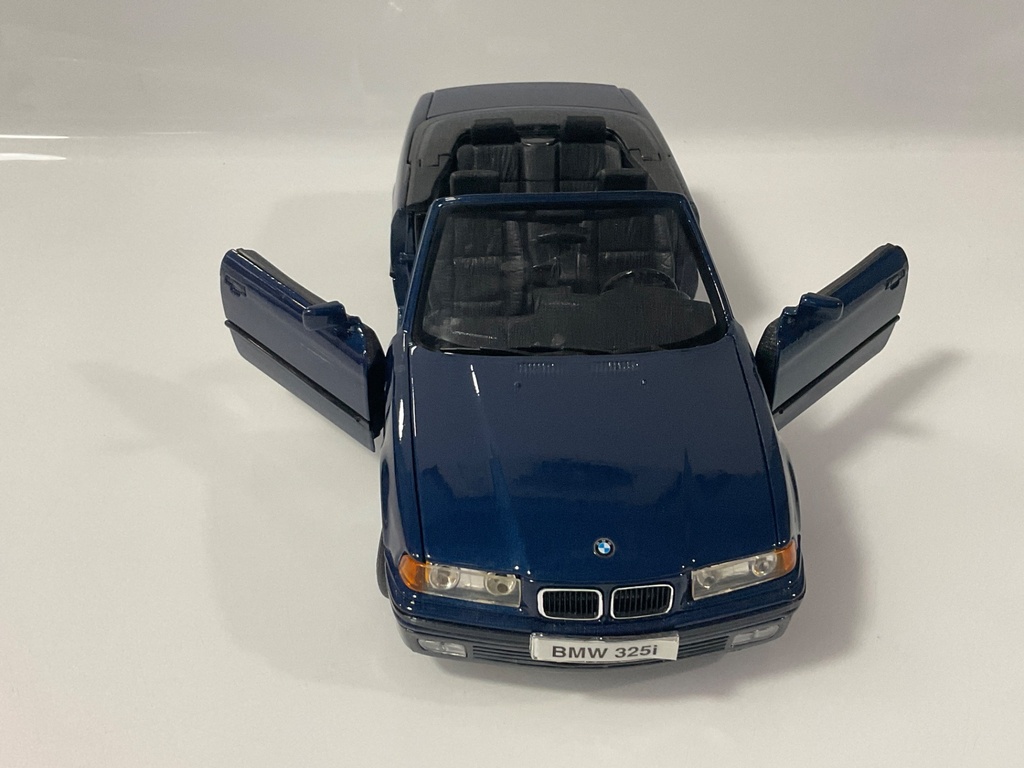 1/18 MAISTO BMW 325I CONVERTIBLE 1993 BLUE ON BLACK - Photo 4