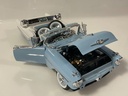 1/18 ROAD SIGNATURE 1957 OLDSMOBILE SUPER 8 BLUE ON WHITE “ JUNKYARD “ - Photo 5