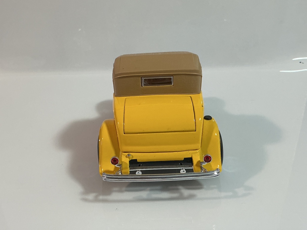 1/18 ROAD LEGENDS 1932 FORD ROADSTER YELLOW ON TAN  - Photo 4