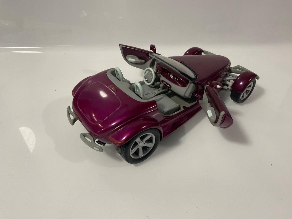 1/18 ERTL PLYMOUTH PROWLER CONCEPT VEHICLE PURPLE ON GRAY - Photo 4