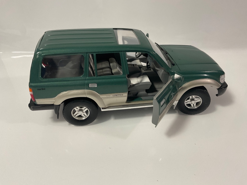 1/18 ROAD LEGENDS 1992 TOYOTA LAND CRUISER GREEN ON GRAY - Photo 2