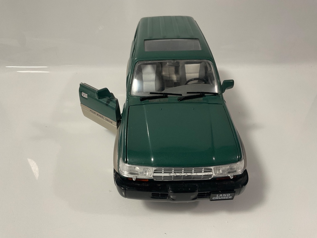1/18 ROAD LEGENDS 1992 TOYOTA LAND CRUISER GREEN ON GRAY - Photo 3