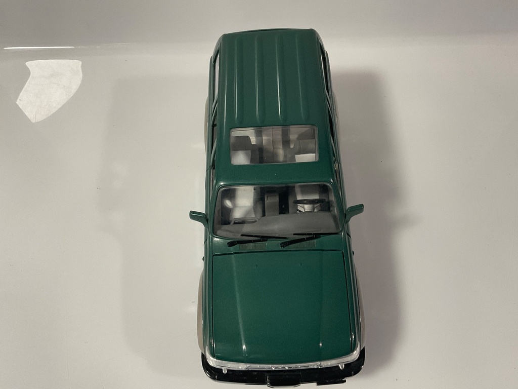 1/18 ROAD LEGENDS 1992 TOYOTA LAND CRUISER GREEN ON GRAY - Photo 6