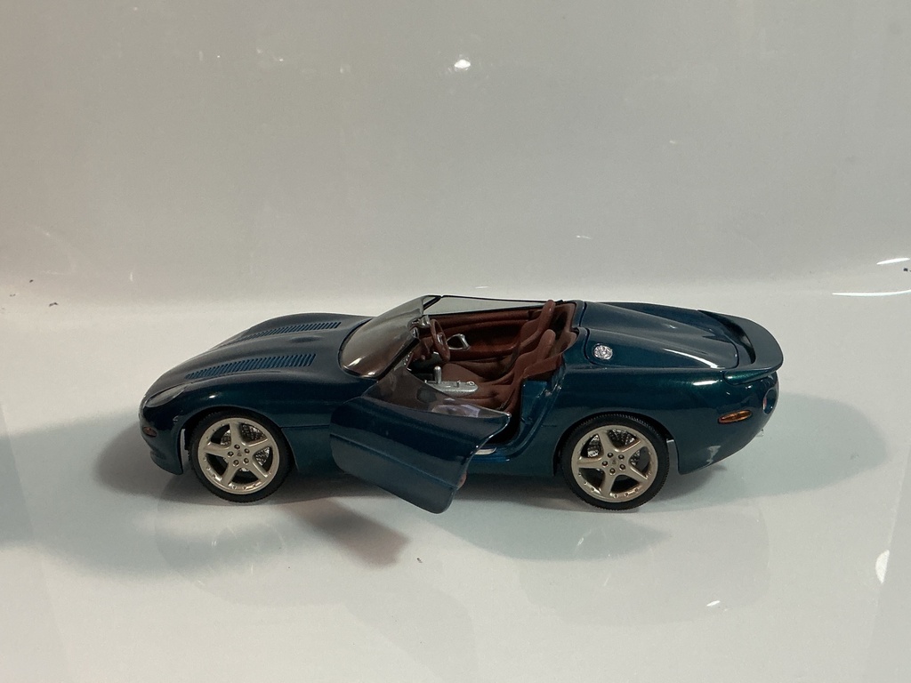 1/18 MAISTO JAGUAR XK 180 BLUE ON BROWN - Photo 3