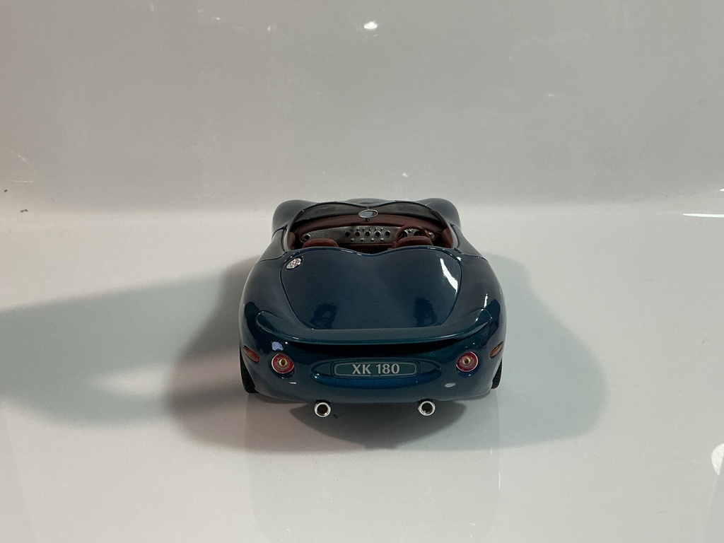 1/18 MAISTO JAGUAR XK 180 BLUE ON BROWN - Photo 4