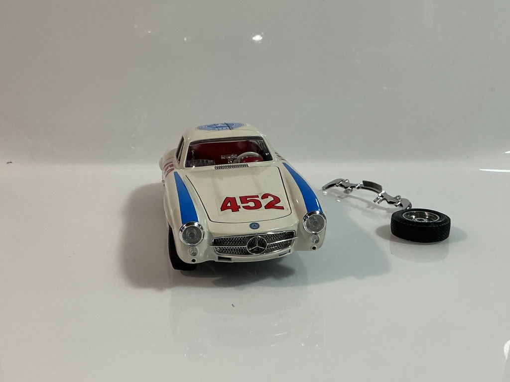 1/18 BURAGO 1954 MERCEDES 300 SL WHITE ON RED [DAMAGED] - Photo 6