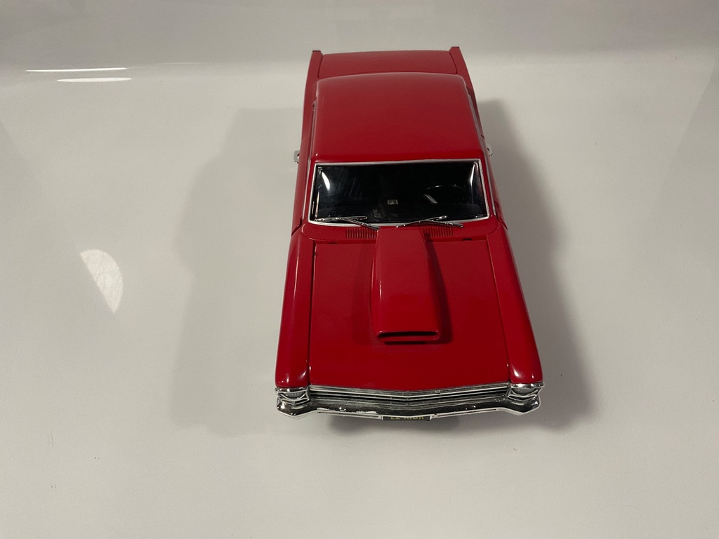 1/18 ERTL 1966 CHEVY NOVA RED/WHITE ON BLACK - Photo 6