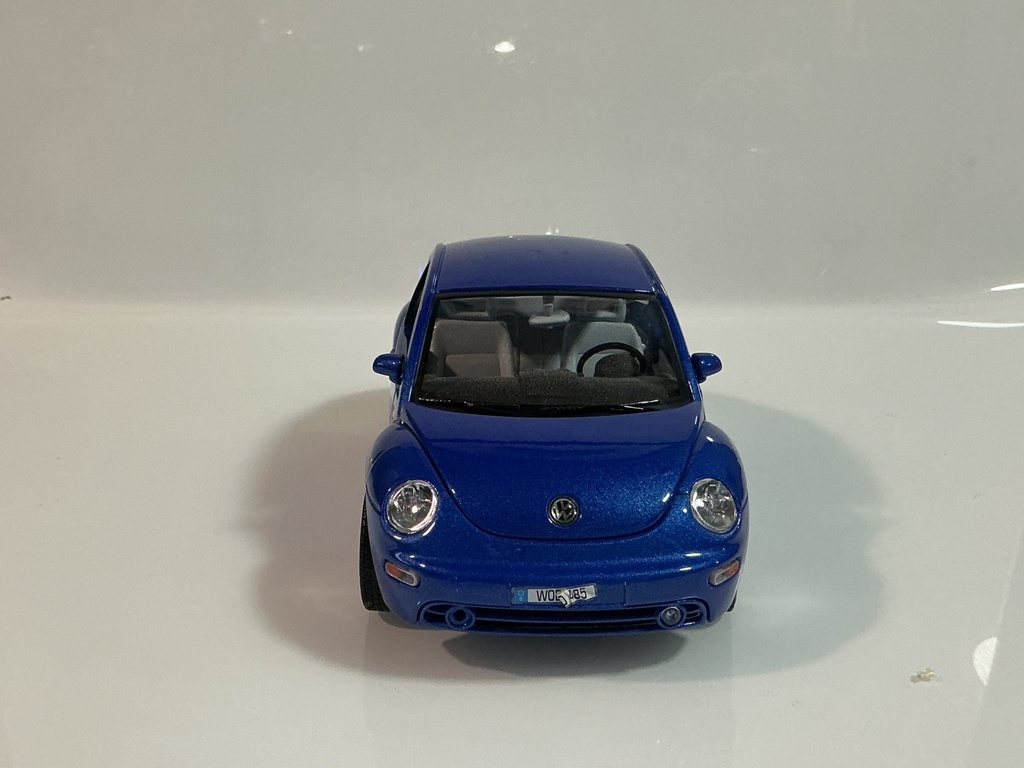 1/18 BURAGO 1998 VOLKSWAGEN NEW BEETLE MADE IN ITALY BLUE ON GRAY - Photo 2
