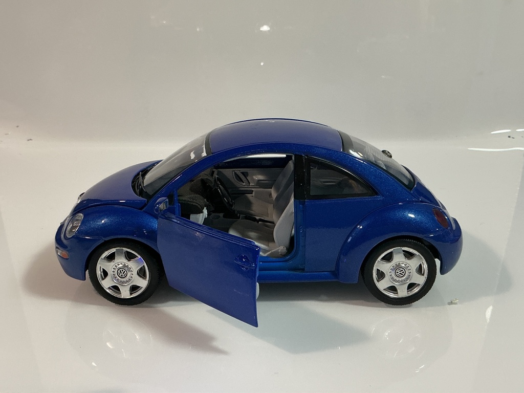 1/18 BURAGO 1998 VOLKSWAGEN NEW BEETLE MADE IN ITALY BLUE ON GRAY - Photo 4