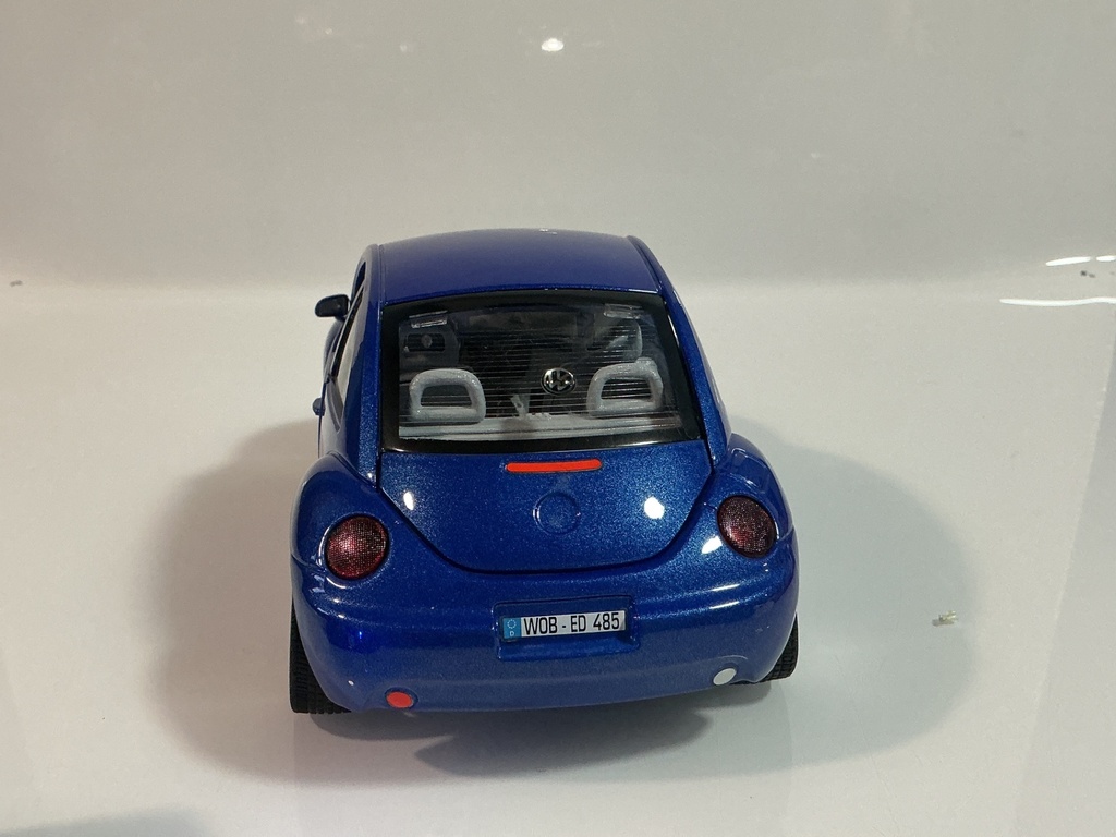 1/18 BURAGO 1998 VOLKSWAGEN NEW BEETLE MADE IN ITALY BLUE ON GRAY - Photo 5