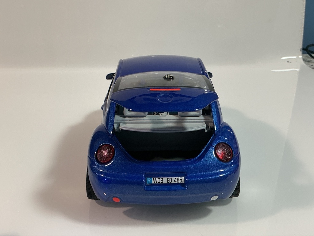 1/18 BURAGO 1998 VOLKSWAGEN NEW BEETLE MADE IN ITALY BLUE ON GRAY - Photo 6