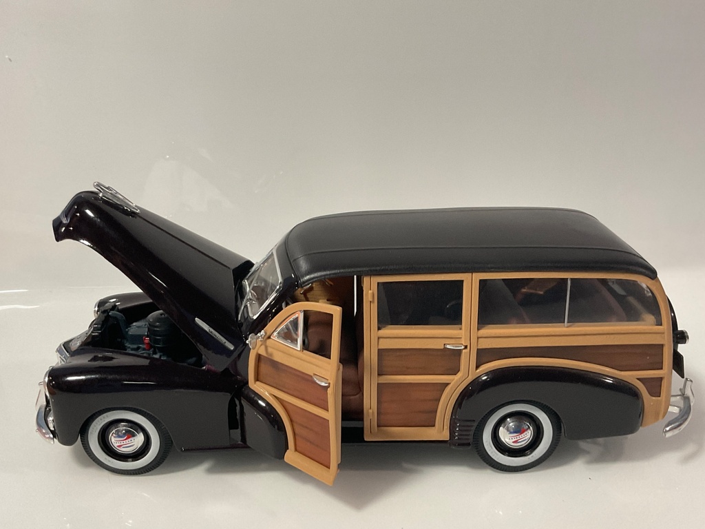 1/18 MAISTO 1948 CHEVROLET FLEET-MASTER ( WOODY ) BLACK/TAN ON BROWN   - Photo 2