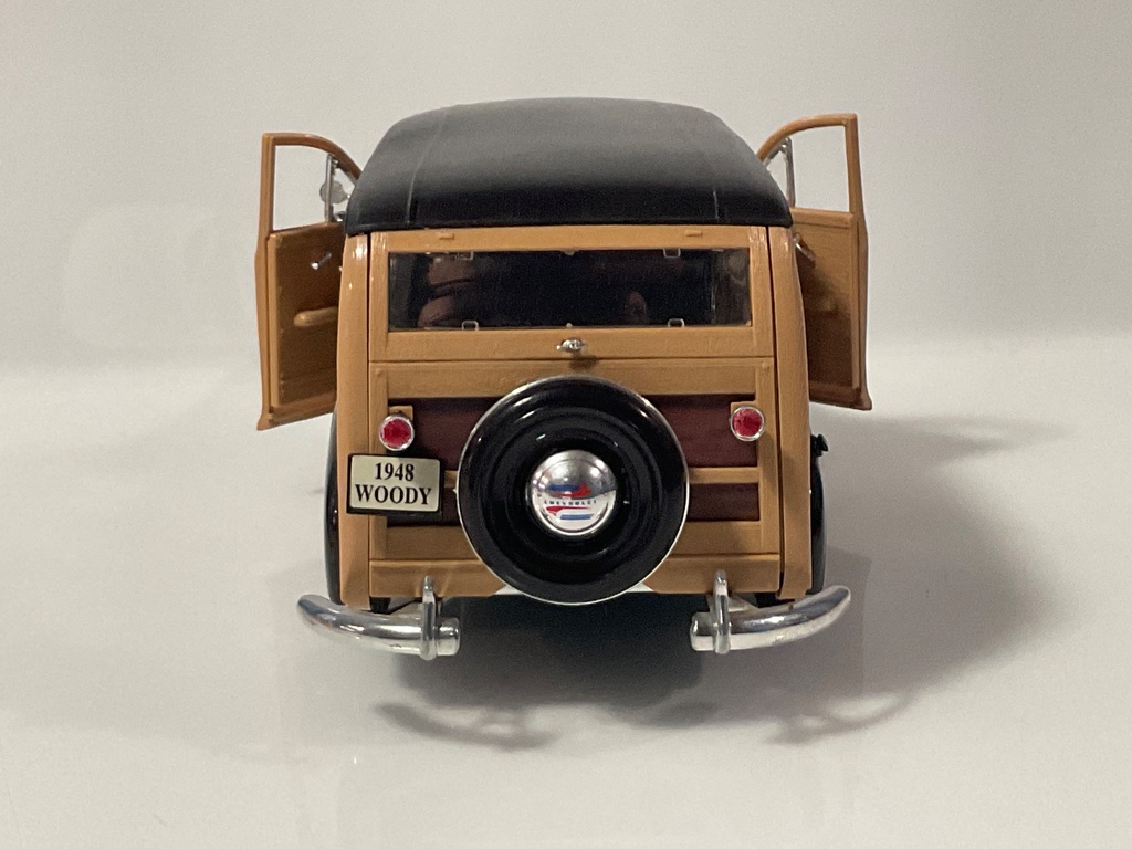 1/18 MAISTO 1948 CHEVROLET FLEET-MASTER ( WOODY ) BLACK/TAN ON BROWN   - Photo 3