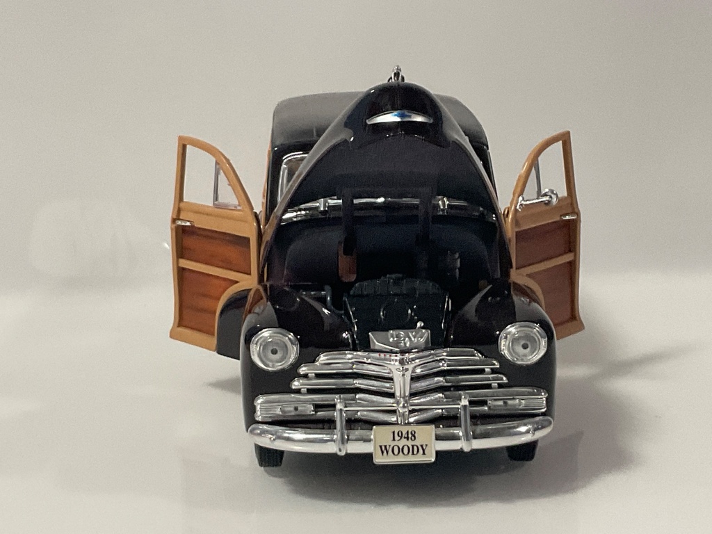 1/18 MAISTO 1948 CHEVROLET FLEET-MASTER ( WOODY ) BLACK/TAN ON BROWN   - Photo 4