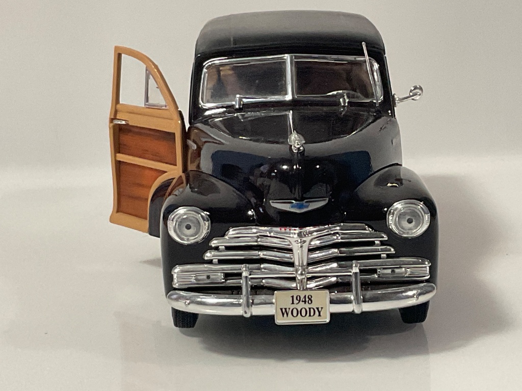 1/18 MAISTO 1948 CHEVROLET FLEET-MASTER ( WOODY ) BLACK/TAN ON BROWN   - Photo 5