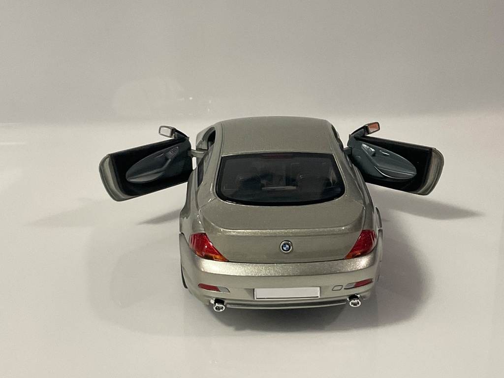 1/18 HOTWHEELS BMW 645 CI COUPE SILVER ON GRAY - Photo 3