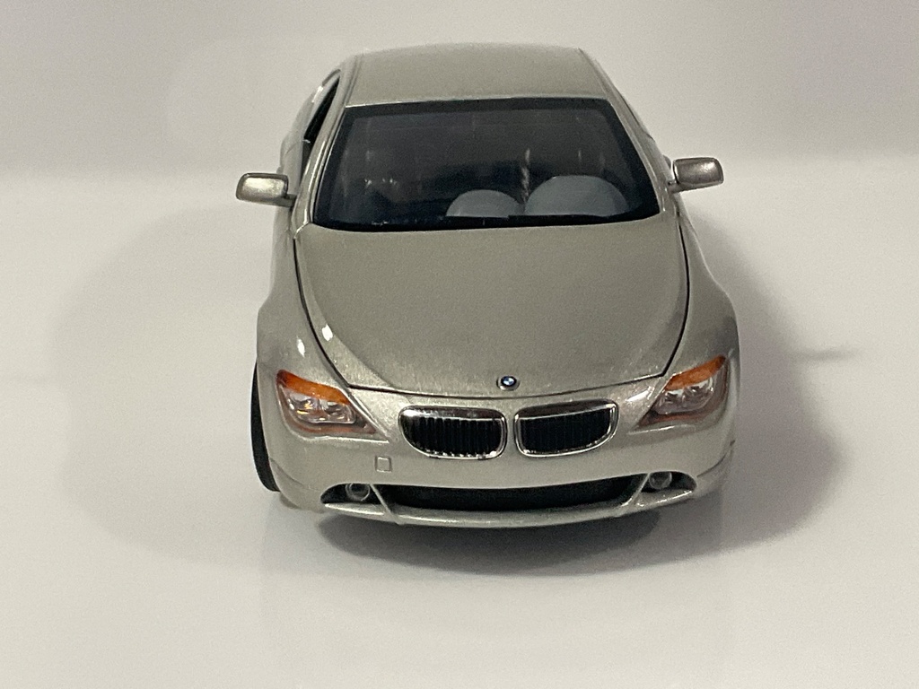 1/18 HOTWHEELS BMW 645 CI COUPE SILVER ON GRAY - Photo 5