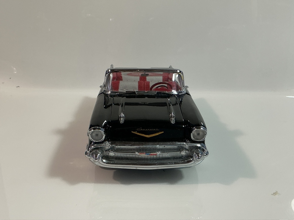 1/18 ERTL 1957 CHEVROLET BEL AIR BLACK ON RED / GRAY - Photo 6