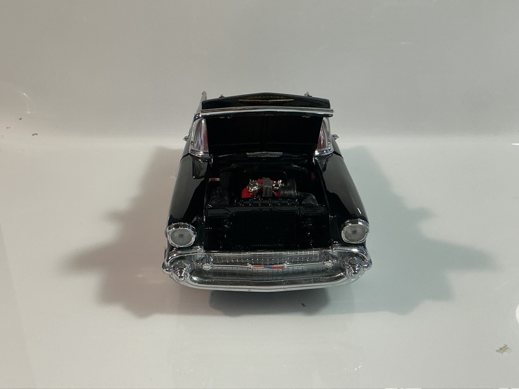 1/18 ERTL 1957 CHEVROLET BEL AIR BLACK ON RED / GRAY - Photo 7