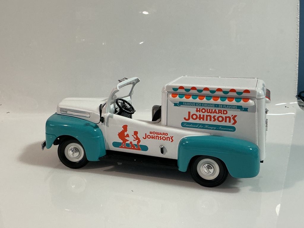 1/18 ROAD LEGENDS 1948 FORD ICE CREAM CYAN ON WHITE / BLACK  - Photo 2
