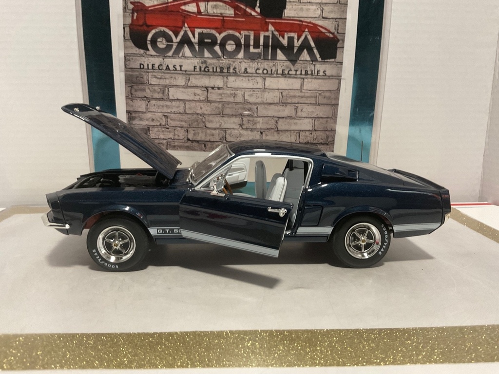 1/18: AUTOWORLD 1967 FORD MUSTANG GT500 NIGHT MIST BLUE ON WHITE image