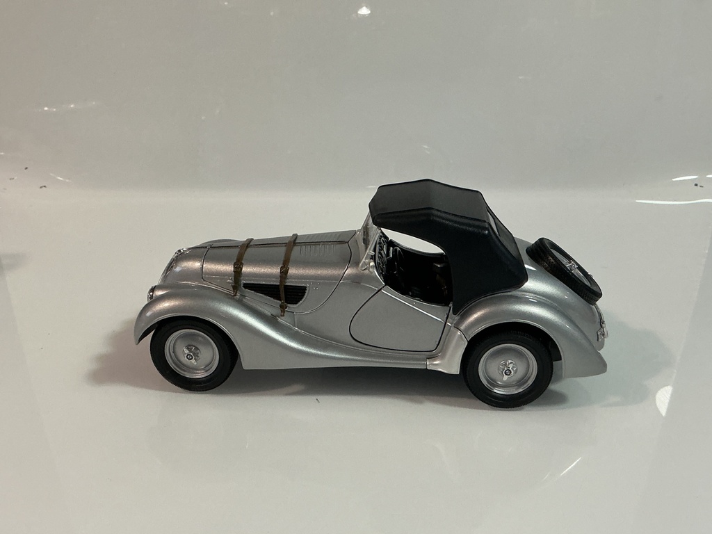 1/18 RICKO BMW 328 SILVER ON BLACK [MISSING EXHAUST PIPE] - Photo 2