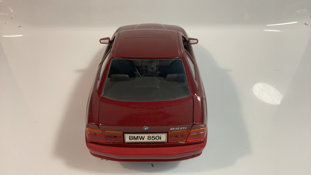 1/18 MAISTO BMW 850I RED ON BLACK - Photo 5