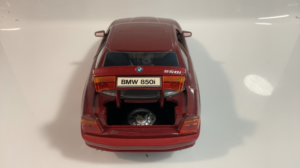 1/18 MAISTO BMW 850I RED ON BLACK - Photo 6