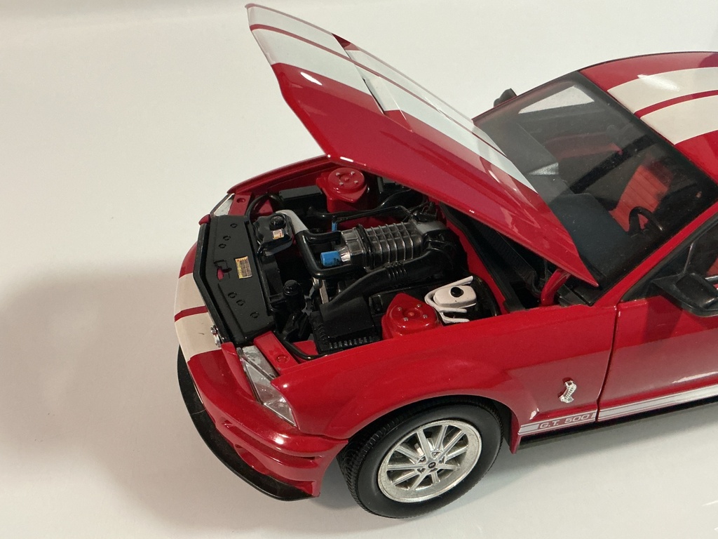 1/18 SHELBY COLLECTIONS 2007 SHELBY G.T. 500 RED/WHITE ON BLACK/RED - Photo 3
