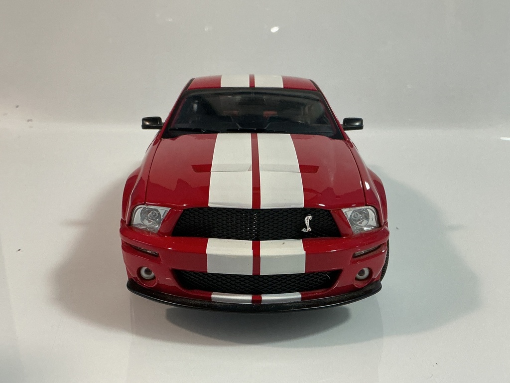 1/18 SHELBY COLLECTIONS 2007 SHELBY G.T. 500 RED/WHITE ON BLACK/RED - Photo 7