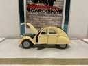 1/18: MAISTO 1952 CITROEN 2OV SEDEAN CREAM ON PLAID image