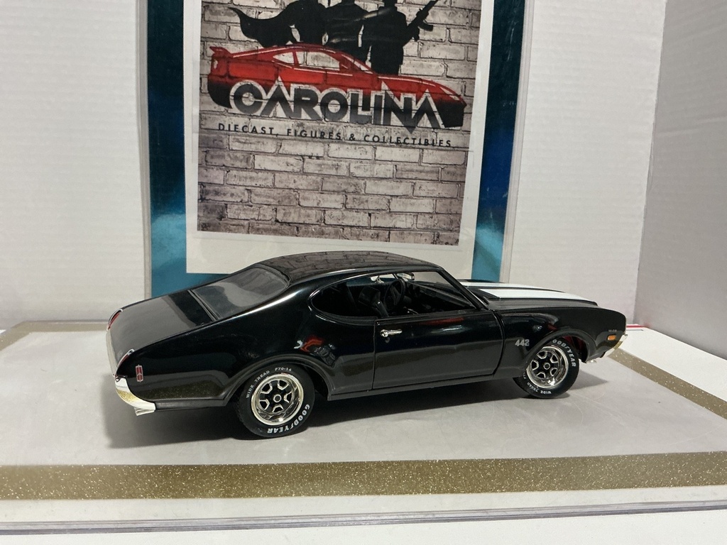 1/18: ERTL 1969 OLDSMOBILE 442 W30 BLACK ON BLACK image