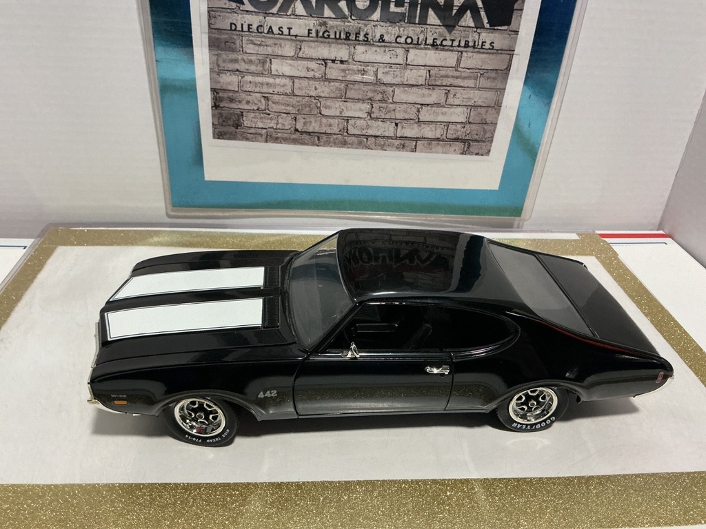 1/18: ERTL 1969 OLDSMOBILE 442 W30 BLACK ON BLACK image