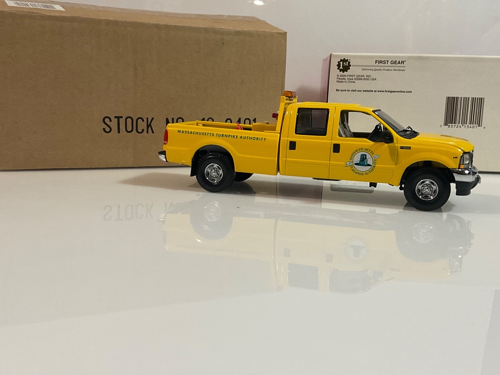 1/34 FIRST GEAR FORD F 250 PICK UP TRUCK 19-3401 MASSACHUSETTS TURNPIKE  - Photo 3