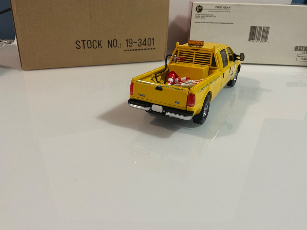 1/34 FIRST GEAR FORD F 250 PICK UP TRUCK 19-3401 MASSACHUSETTS TURNPIKE  - Photo 4